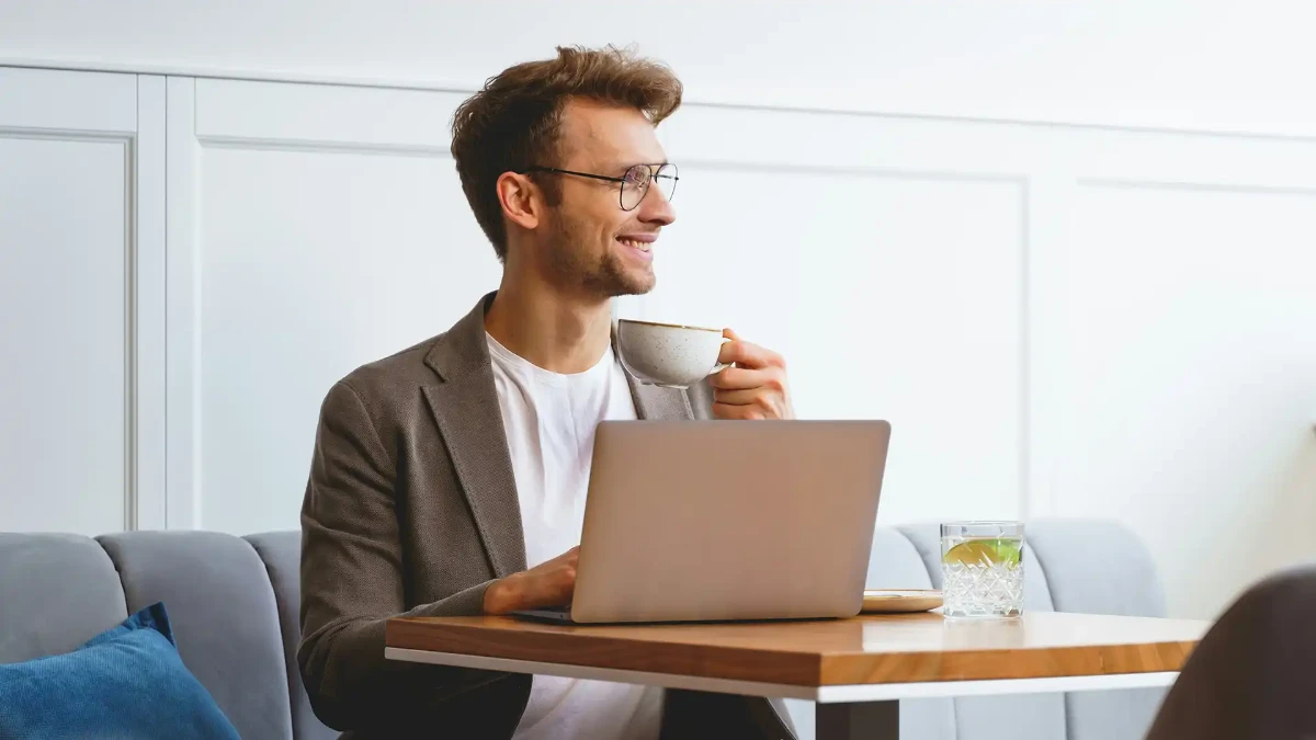 How much are the costs of obtaining a work visa for Dubai?