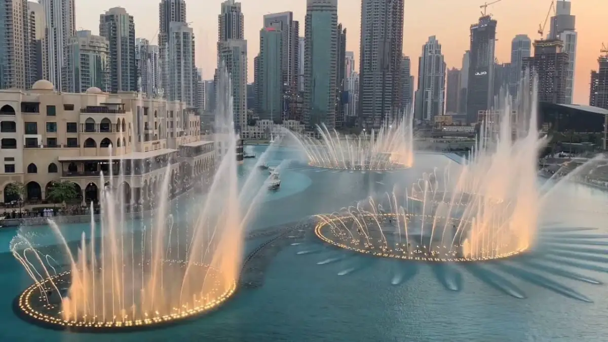 الموقع الدقيق لنافورة دبي مول