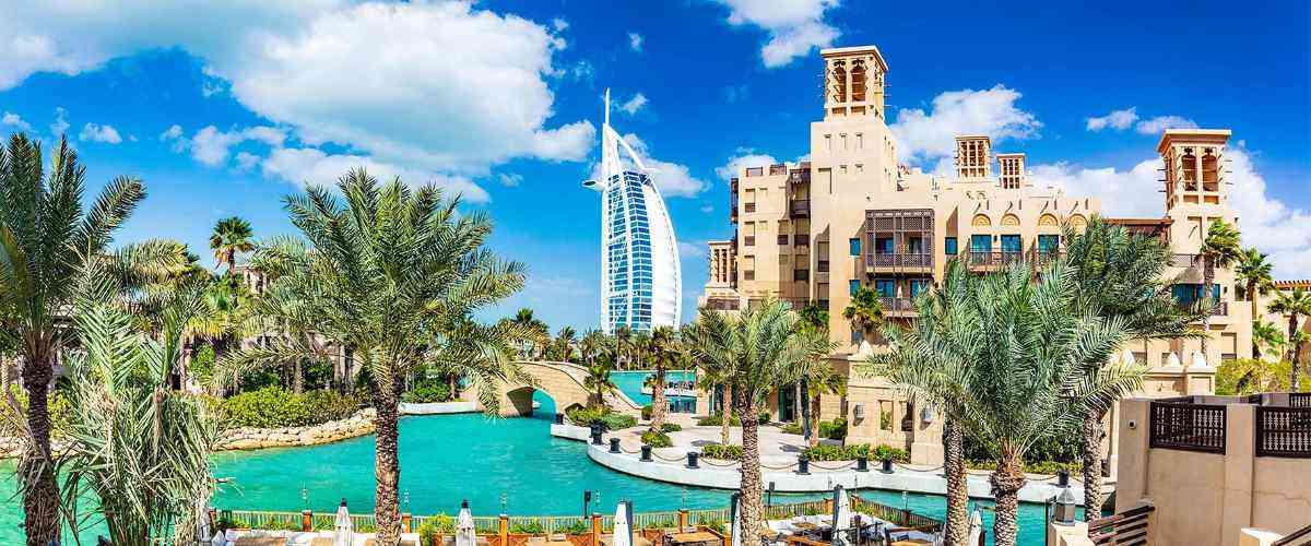 معالم مدينة الجميرا؛ مزيج فاخر من العمارة العربية وهدوء الشاطئ