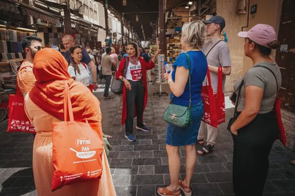 "فراينغ بان أدفنتشرز" تنهي جولاتها الغذائية في دبي بعد 13 عامًا