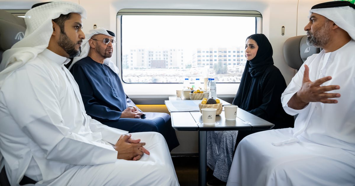الشيخ حمدان يفتتح محطة دبي لقطار الاتحاد ورئيس الدولة يصل بالقطار
